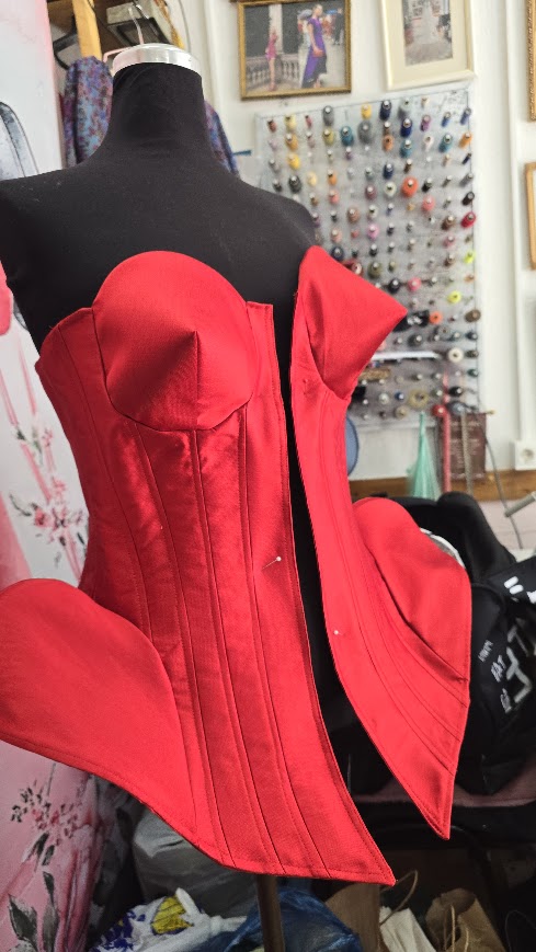 ENISA SHAPES THE CORSET